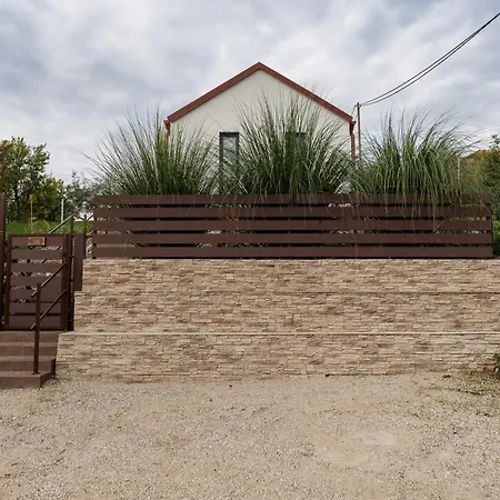 Daire Sukorose Jacuzzis Vendeghaz *